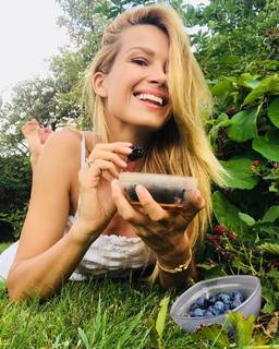 Petra Nemcova feet photo thumbnail