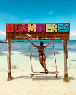 Juliana Paes feet photo thumbnail