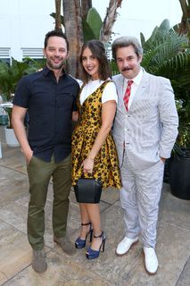 Alison Brie feet photo thumbnail