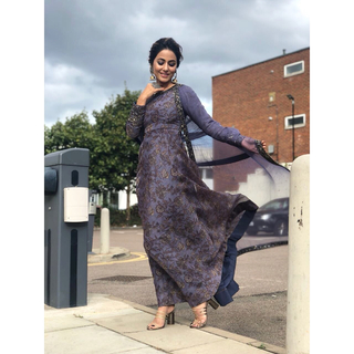 Hina Khan feet photo thumbnail