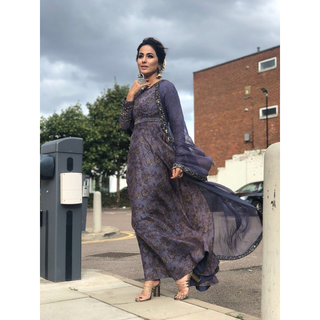 Hina Khan feet photo thumbnail