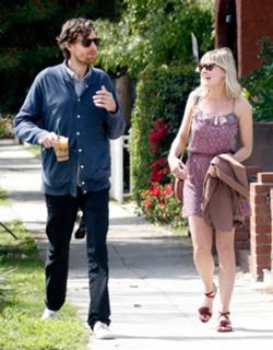 Kirsten Dunst feet photo thumbnail