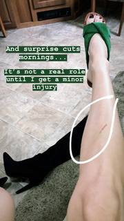 Laura Vandervoort feet photo thumbnail