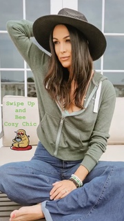 Brie Garcia feet photo thumbnail