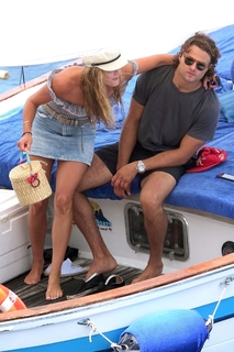 Nina Agdal feet photo thumbnail