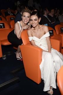 Mila Kunis feet photo thumbnail
