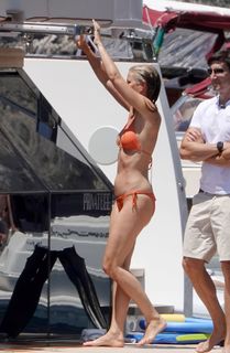 Gwyneth Paltrow feet photo thumbnail