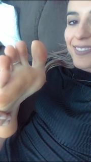 Alaine Crissiê feet photo thumbnail