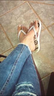 Alaine Crissiê feet photo thumbnail