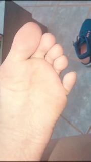 Alaine Crissiê feet photo thumbnail