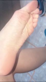 Alaine Crissiê feet photo thumbnail