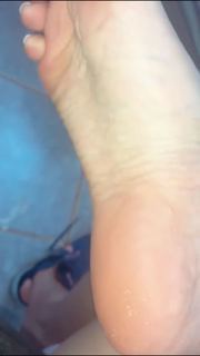 Alaine Crissiê feet photo thumbnail
