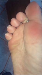Alaine Crissiê feet photo thumbnail