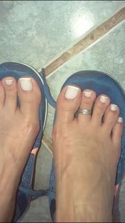 Alaine Crissiê feet photo thumbnail