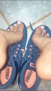 Alaine Crissiê feet photo thumbnail