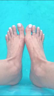 Alaine Crissiê feet photo thumbnail