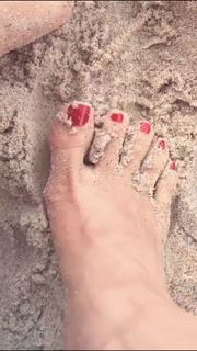 Alaine Crissiê feet photo thumbnail