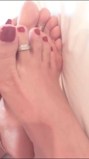 Alaine Crissiê feet photo thumbnail