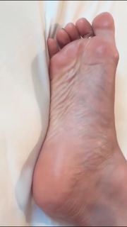Alaine Crissiê feet photo thumbnail