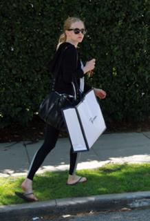 Amanda Seyfried feet photo thumbnail