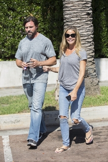 Denise Richards feet photo thumbnail