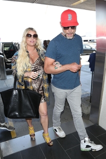 Jessica Simpson feet photo thumbnail