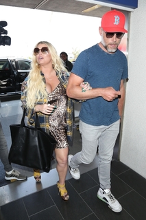 Jessica Simpson feet photo thumbnail