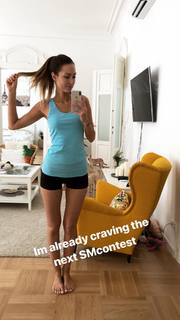 Emma Lovett feet photo thumbnail