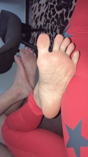 Alaine Crissiê feet photo thumbnail