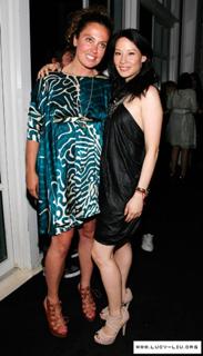 Lucy Liu feet photo thumbnail