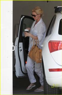 Katherine Heigl feet photo thumbnail