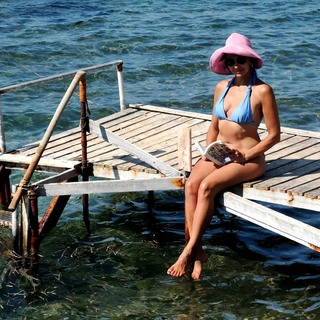 Anna Popek feet photo thumbnail