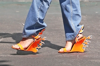Kendall Jenner feet photo thumbnail