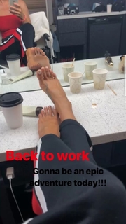 Brooke Burke feet photo thumbnail
