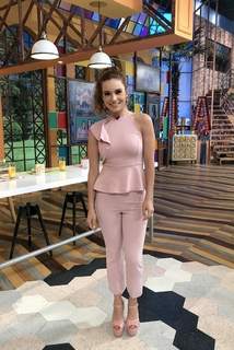 Tania Rincón feet photo thumbnail