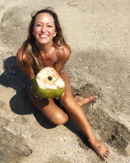 Kino MacGregor feet photo thumbnail