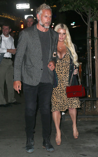 Jessica Simpson feet photo thumbnail