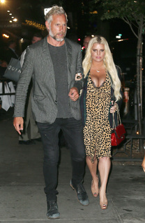 Jessica Simpson feet photo thumbnail