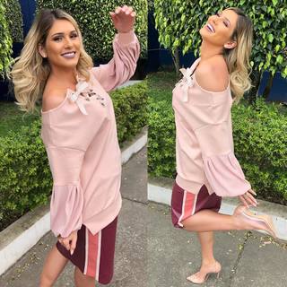 Lívia Andrade feet photo thumbnail