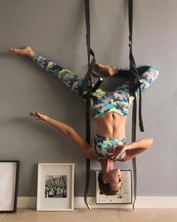 Mariana Ximenes feet photo thumbnail