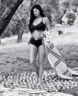 Kylie Jenner feet photo thumbnail