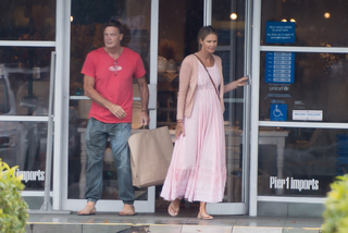 Elle Macpherson feet photo thumbnail