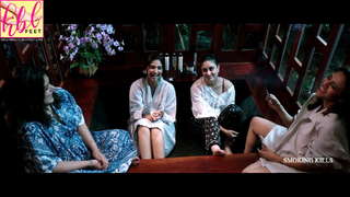 Kareena Kapoor feet photo thumbnail
