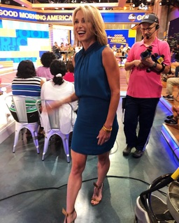 Amy Robach feet photo thumbnail