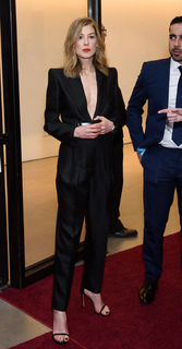 Rosamund Pike feet photo thumbnail
