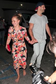 Hayden Panettiere feet photo thumbnail