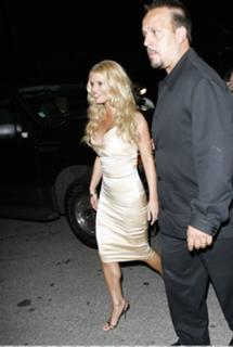 Jessica Simpson feet photo thumbnail