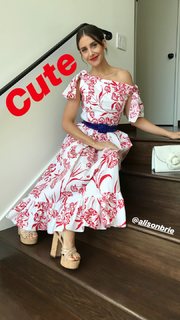 Alison Brie feet photo thumbnail