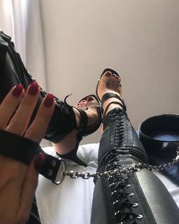Alaine Crissiê feet photo thumbnail