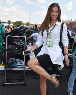 Barbara Palvin feet photo thumbnail